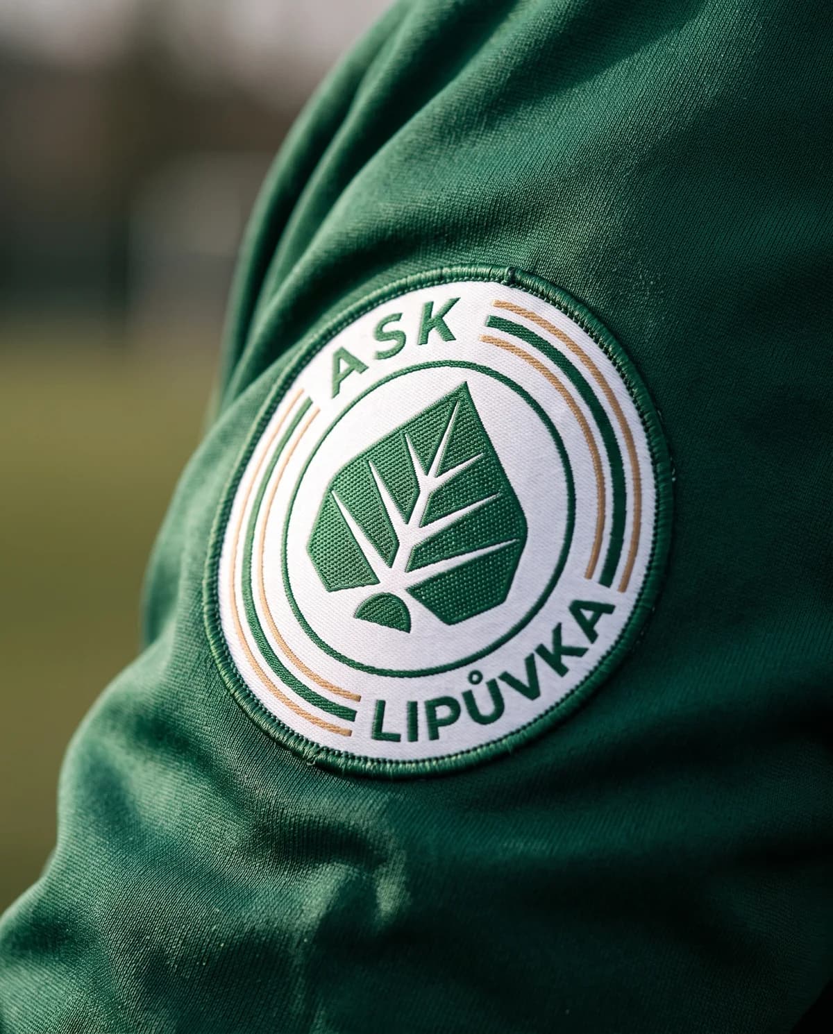 Nášivka se znakem ASK Lipůvka na rukávu klubové bundy